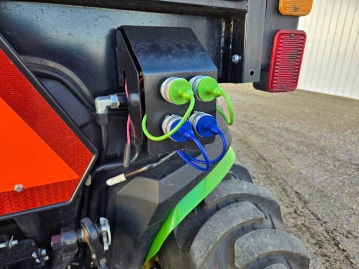 2020 John Deere 3038E con cargador - Imagen 19