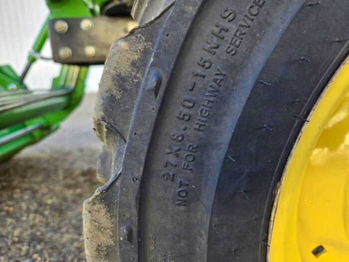 2020 John Deere 3038E con cargador - Imagen 16