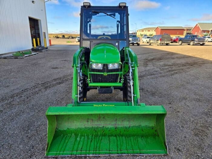 2020 John Deere 3038E con cargador - Imagen 2