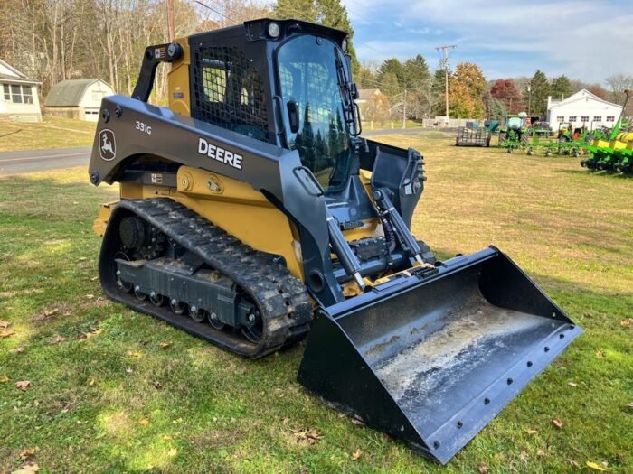 John Deere 331G Año 2023